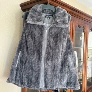 Catherine Malandrino Gray Faux Fur Vest with Pockets Size 1X